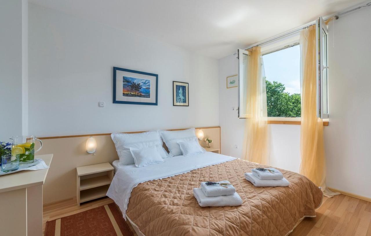 Apartment Nensi *